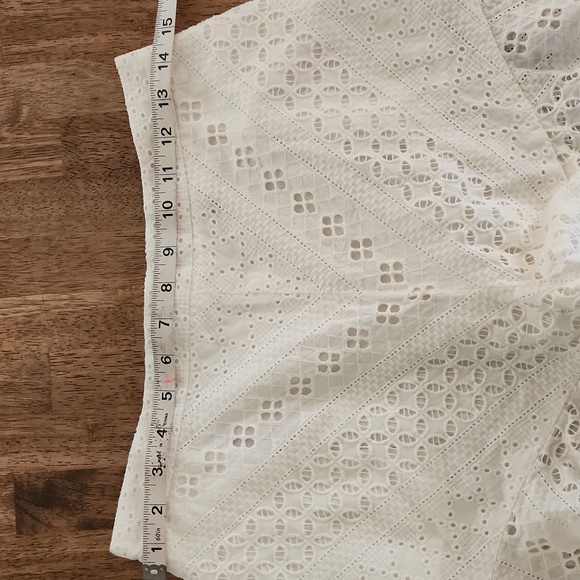 NWOT BCBG MAXAZRIA Eyelet Lace Short - Size Small - Picture 11 of 13